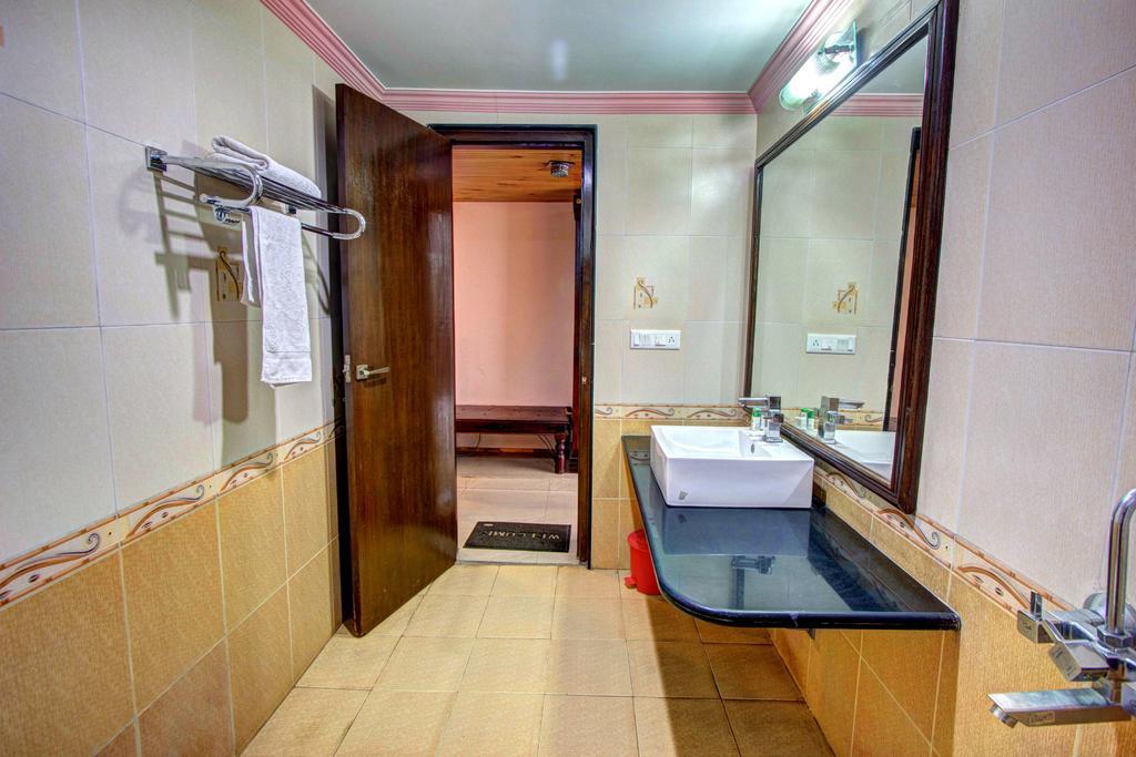 Hotel The Himachal Inn Маналі Екстер'єр фото